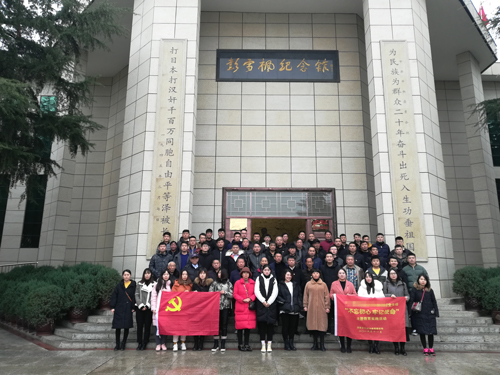 彭雪枫纪念馆前合影.jpg