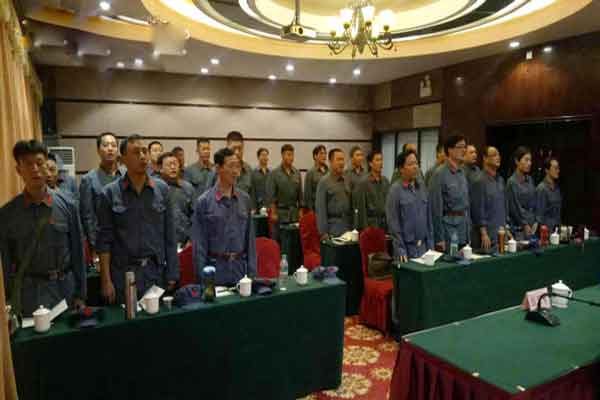 全体起立宣誓1.jpg