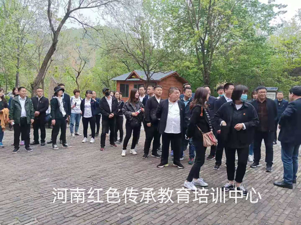 参观愚公精神教育培训基地.jpg