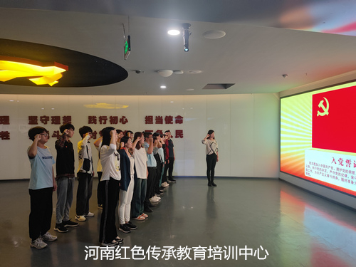 南太行党史教育馆重温入党誓词.jpg
