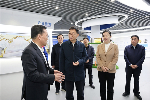 省委书记刘宁到信阳市固始县华阳长青投资有限公司.jpg 省委书记刘宁到信阳市固始县华阳长青投资有限公司.jpg