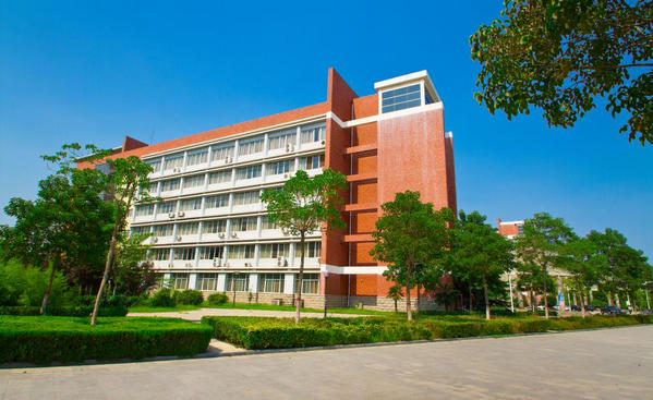 大学新兴领域党组织书记暨党务工作者能力提升培训班.jpg 大学新兴领域党组织书记暨党务工作者能力提升培训班.jpg