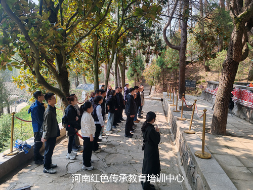 许世友将军墓地.jpg