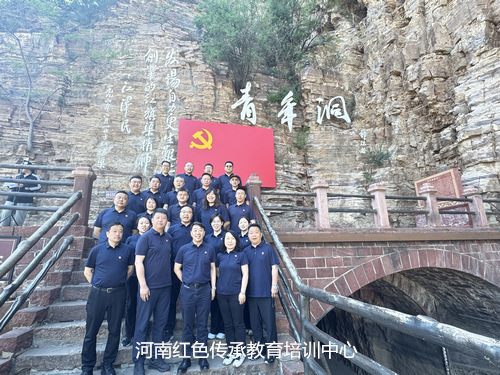 红旗渠青年洞.jpg