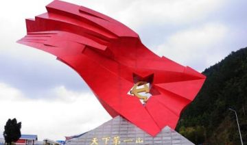 习近平同志：咬定目标加油干 如期打赢脱贫攻坚战  要深入贯彻习近平总书记关于扶贫工作的重要论述，发挥扶贫脱贫先进典型的示范带动作用，大力弘扬不忘初心勇于担当的攻坚精神。 